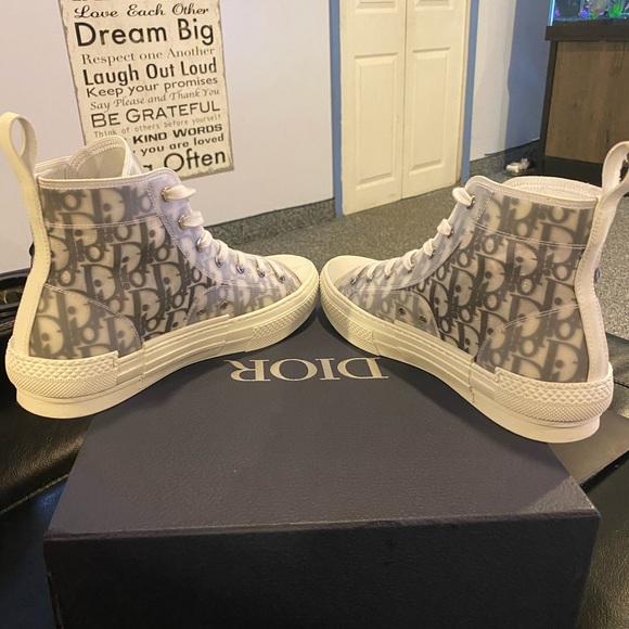 Dior & Shawn Bee - Picture 4 of 5